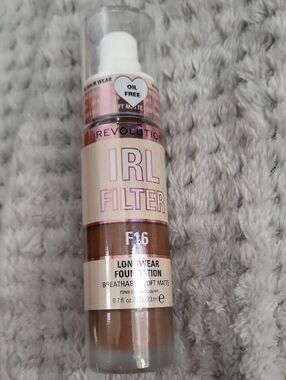 Revolution IRL Filter Longwear Foundation F16